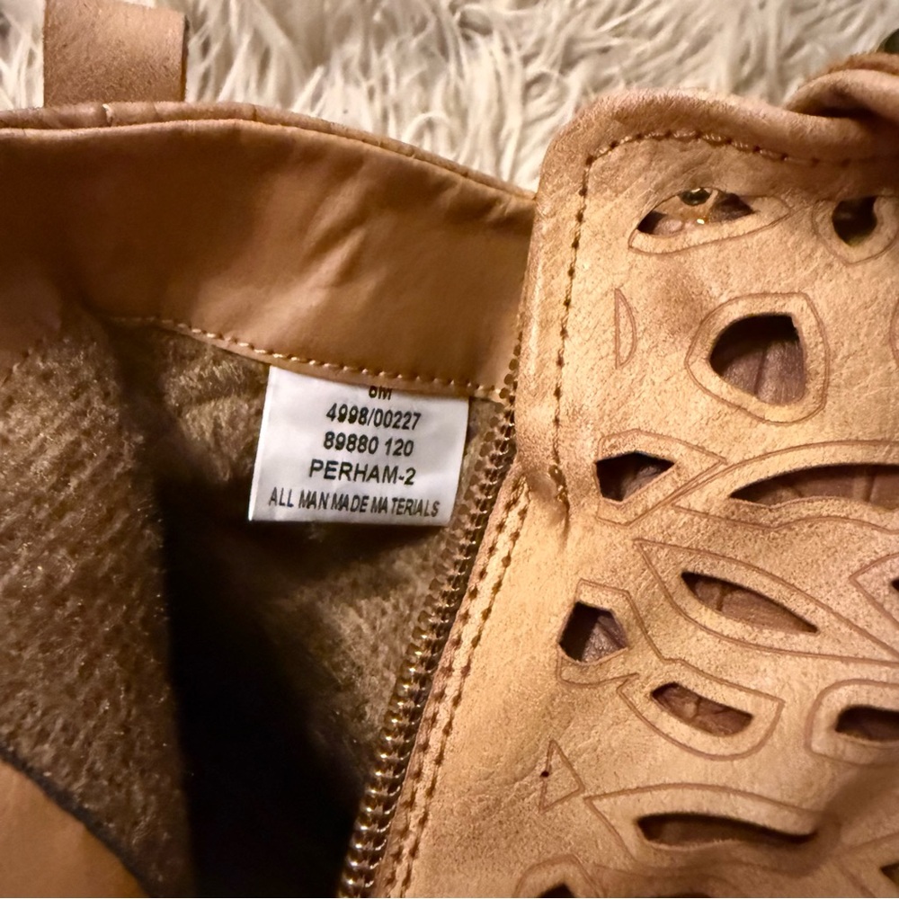 Stylish Tan Ankle Boots - Picture 6 of 10